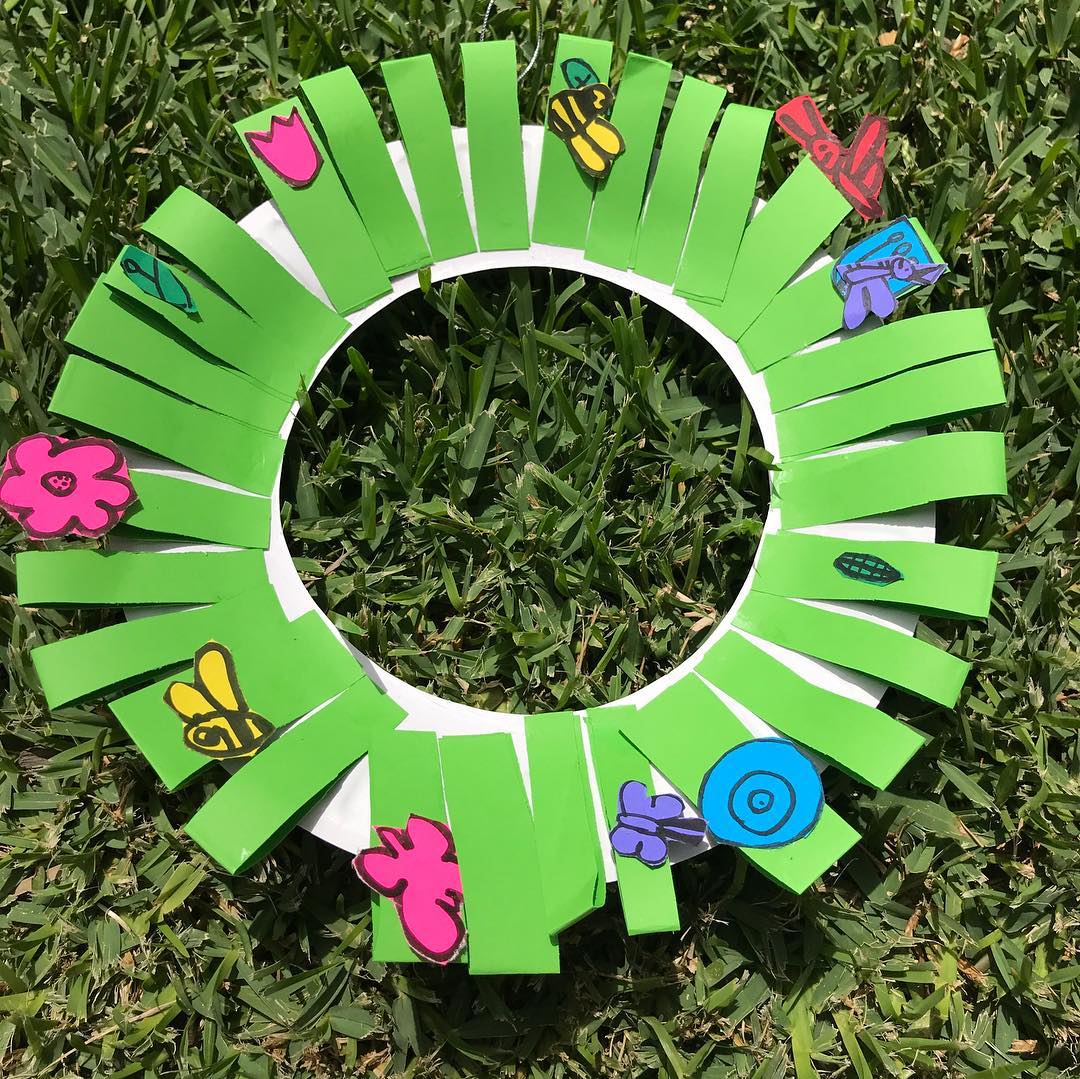 A green crafted Christmas wreath created by our students at one of our art sessions | LesPetitsPainters.com.au